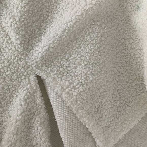 Like New GG sweater - Picture 3 of 3